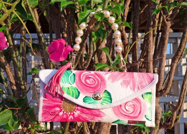 Fabulous clutch front